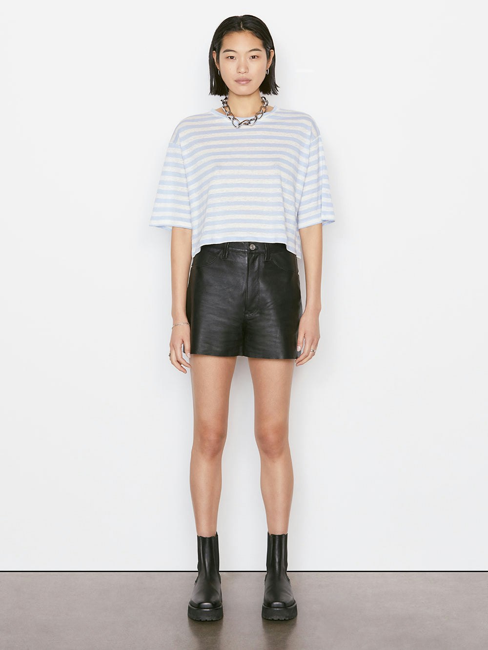 tee full body view alt:hover